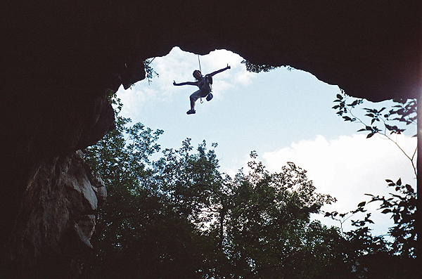 14.07.2004. Funky shit (7c+), Paklenica - prvo žensko ponavljanje. Prolasci ovako prevjesnih smjerova u Hrvatskoj su sve do ovog trenutka bili rezervirani samo za muškarce...
