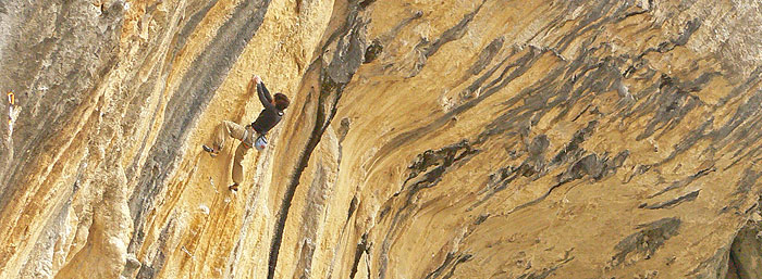 Riding the wave! Baki surfa na valu! Smjer se zove Neytiri......... / Cassin, Millet, Iglusport