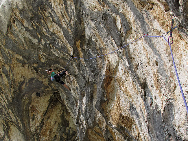 Subota, Mala rupa - Sandra drži ritam u Nuspojavi - kakva igranka!