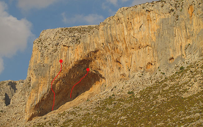 Uuuuuu Livo je DNA extension (8a+,50m), a desno Fun de chicunne (8a, 40m). Lija je za sajtat ova dva smjera triba 2 puta po 45minuti borbe...Da ti mozak vanka skoči!