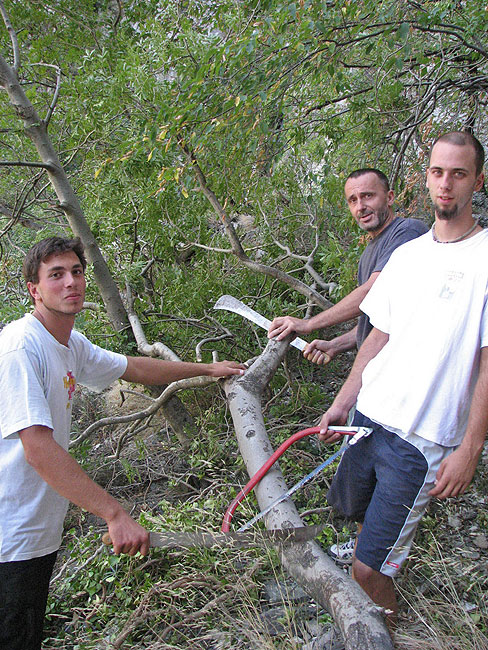 EKOcid Omiški tercet - Ivo, Pipa i Moco u trenucima nezapamćenog EKOcida. Ekipa nam je otkrila da se ovaj dio kanjona naziva Perivoj. Od tog dana naziv Omiš Balam je pao u zaborav!