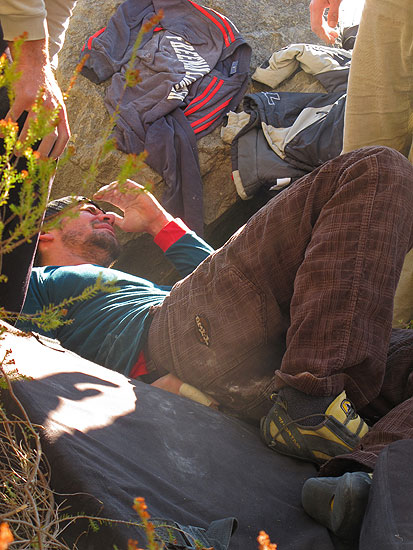 Glista je mislia da će Nikola, a Nikola je mislia da će Glista...Bane je završia na kičmi :-)))