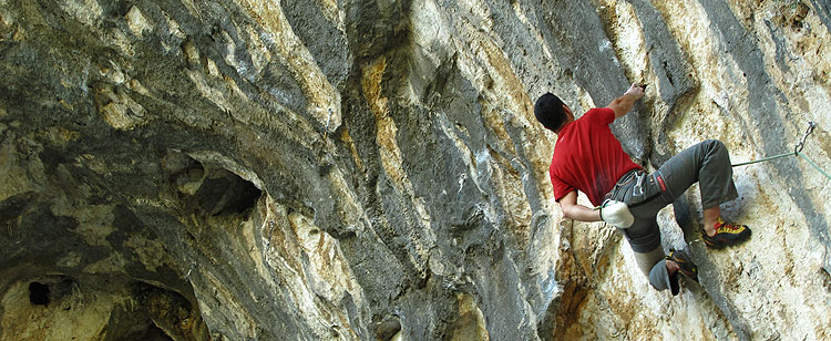 Nuspojava ˝Tko žuri, vrat lomi!˝- poručuje Doktor mladom kovrčavom Čehu, dok magnezija duplo duže nego šta bi bilo optimalno!