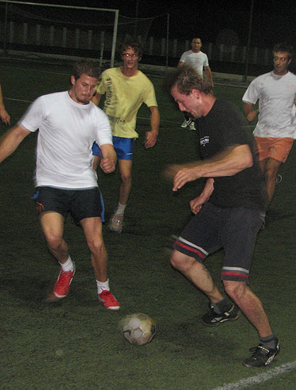 Strahovito eksplozivan, kurpulentan i tehnički potkovan, kapetan Marula je noćna mora za aseve iz Katakombi! Njegovo kretanje prema suparničkom golu se može opisat kao - izrazito okomito !!!