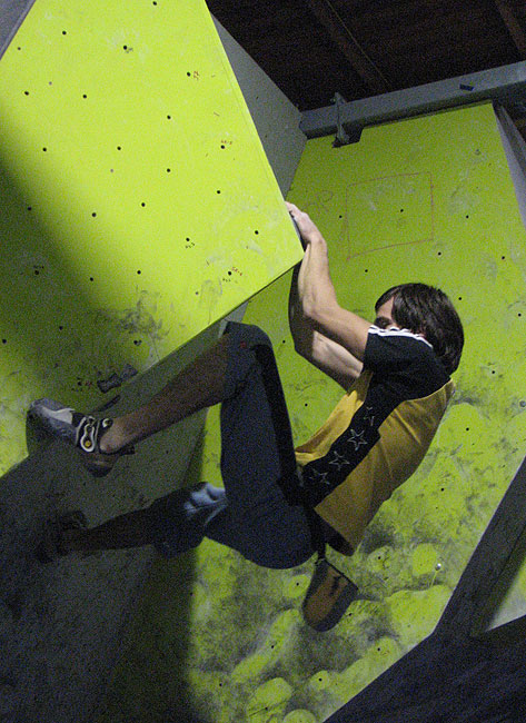 Nakon teškog udarca kojeg je pretrpia u prvom dilu sezone kad nije uša niti u finale PH u boulderu, Kivela je uzvratia udarac HR sceni i vratia se na najbolji mogući način. Salsa je tajna njegova treninga!