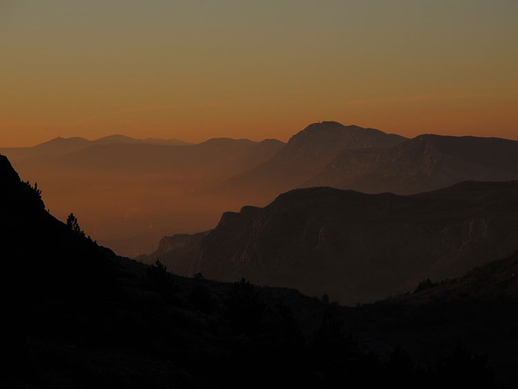 ... prostranstva sekcije Kaštela u omamljenoj sumaglici taman prid sumrak!