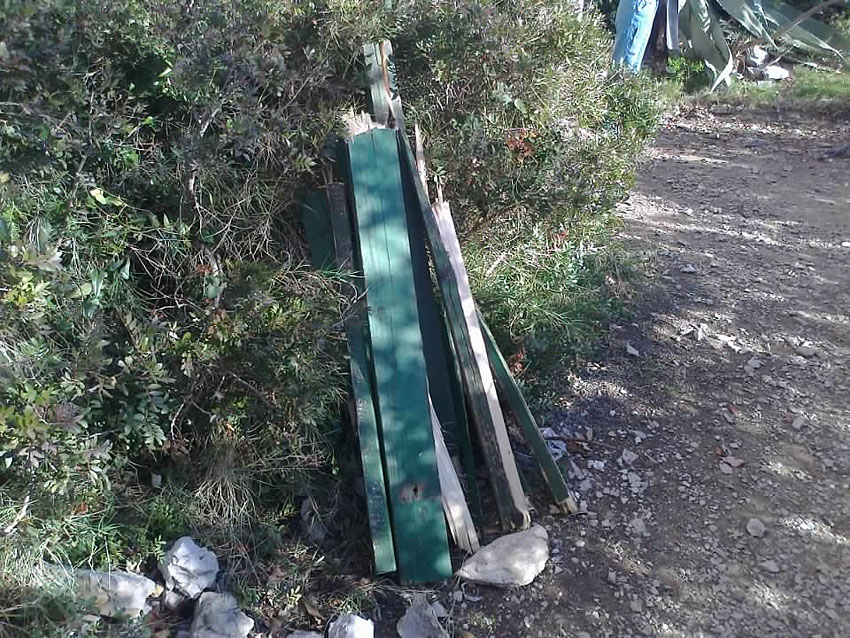 Dvi klupe ispod Sare okupljene na jednom mistu!