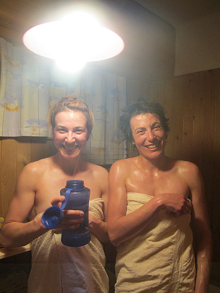 Chicks in da club !!!