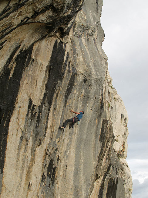 Kralj u klasiku, okružen crnim štrikama!