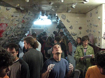 Najlakše je sad cipat nove fotke ali triba se sitit i starog dobrog crno bilog štimunga i vrimena kad je kisika bilo samo u tragovima!