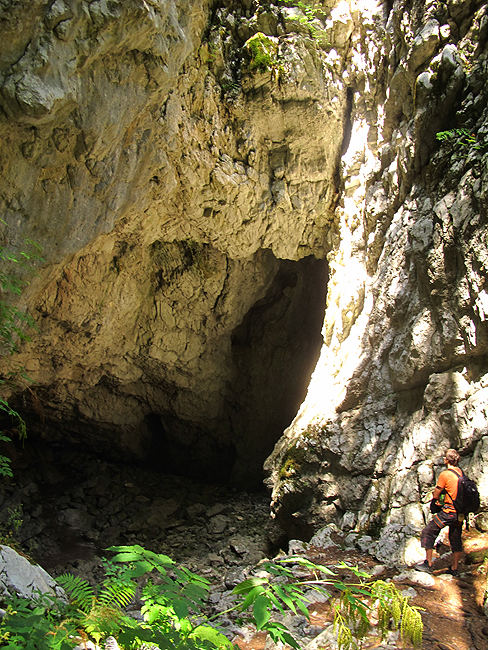 Gianfranco na ulazu u Golubinju spilju.
