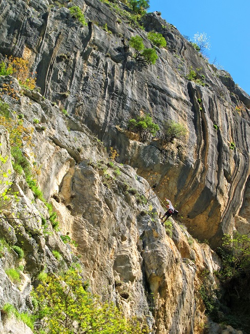 Triba li ode dodat da smo okruženi kilometrima?
