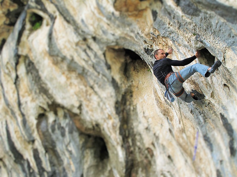 Čorko 2010.-te snimljen u pokušaju Hipnoze (8a+) na Majci Gredi. Bia je mrzli burni dan...