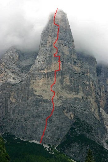 Donna Fugata (8a), Civetta Torre Trieste, Dolomiti - 23 dužine šodera težine do 8a, osigurano klinovima. FA Christoph Heinz &Roger Schali 2004. / FFA Mauro Bubu Bole & Gabriele Gorobey 2007. 