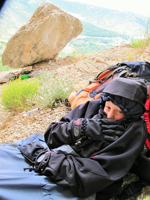 ... sinu Mateju je obeća ćevape u Splitu ako izdrži ˝malo zime˝dok on baci dva pokušaja :-)))