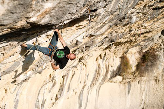 Blagovanje na tramvajcu Es ist Vollbrachta (8b+) u jednom od omljenih mu penjališta - Pandori...