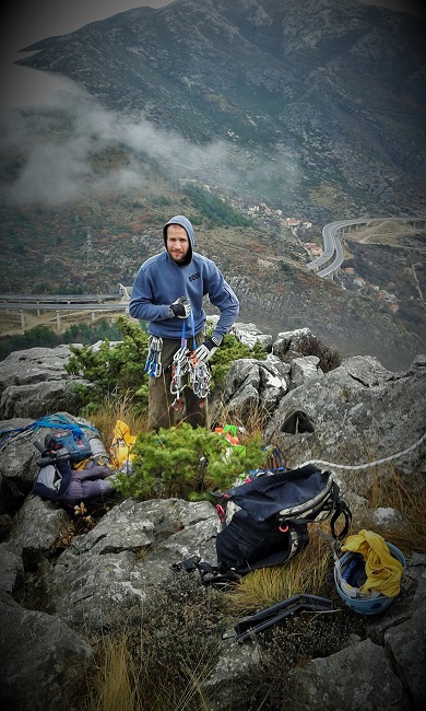 Taman kad smo skužili di triba abseilat magla se razišla, valjda joj više nije bilo zanimljivo...