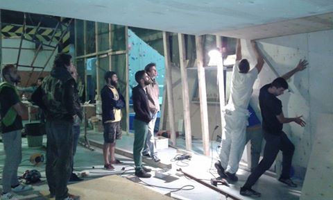 Iako će neki posprdno reć da 3 rade, a 6 gleda napominjemo da Toni Zlodre vridi ka 10 radnika!