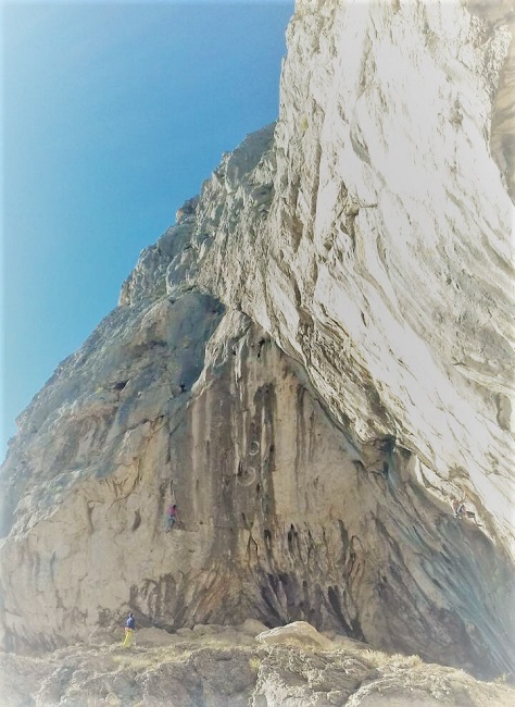 Fotka koja dovoljno govori o impozantnosti Velike rupe na Gredi. Pronađite Vanu u ovoj surovoj vertikali...