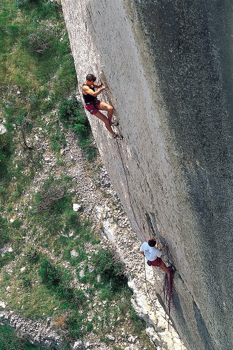 Ivica Matković Matan, prvi ponavljač Eventa, Boris Čujić Čuja za kruškom i Matej Mejovšek za objektivom, teška klasika krajem 90-tih u Trogiru!