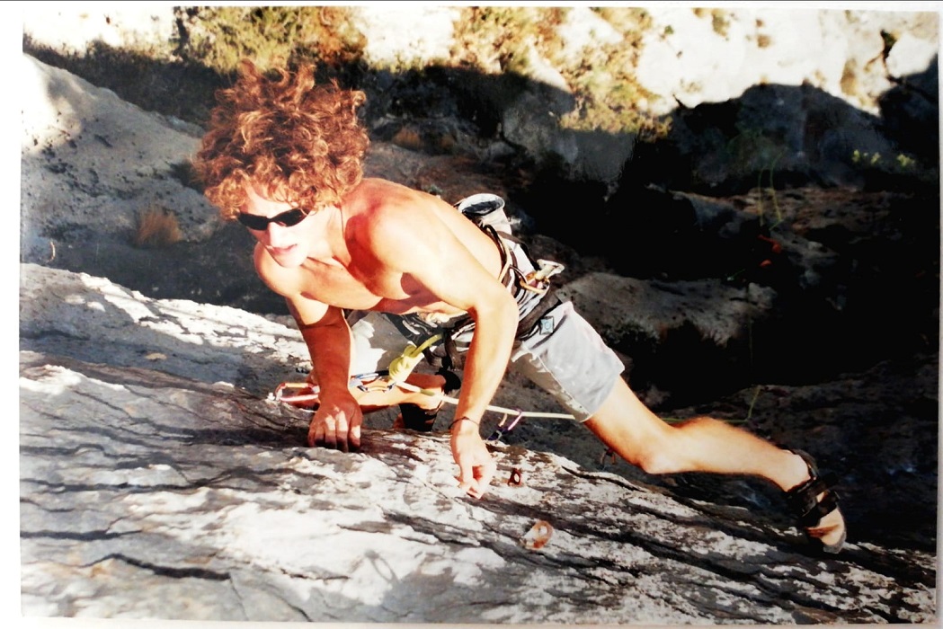 Prilikom prolaska smjera i tijekom fotosešna me osiguravala Irena Palošek koja mi je mudro posudila svoje cvike za sunce jer su to tako radili asevi u Rock & Iceu i Climbingu. Nešto san i vidia... :-)