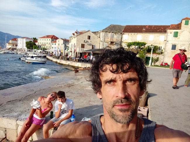 Na škoju More, junk food i Smrka - sveto trojstvo!