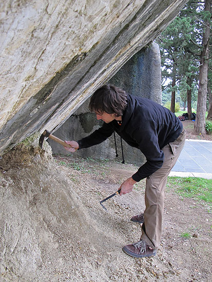 Zima 2011. - Kivi doša sa mašklinom izravnat ulaz od BT-a, Boći ga potira doma :-)))
