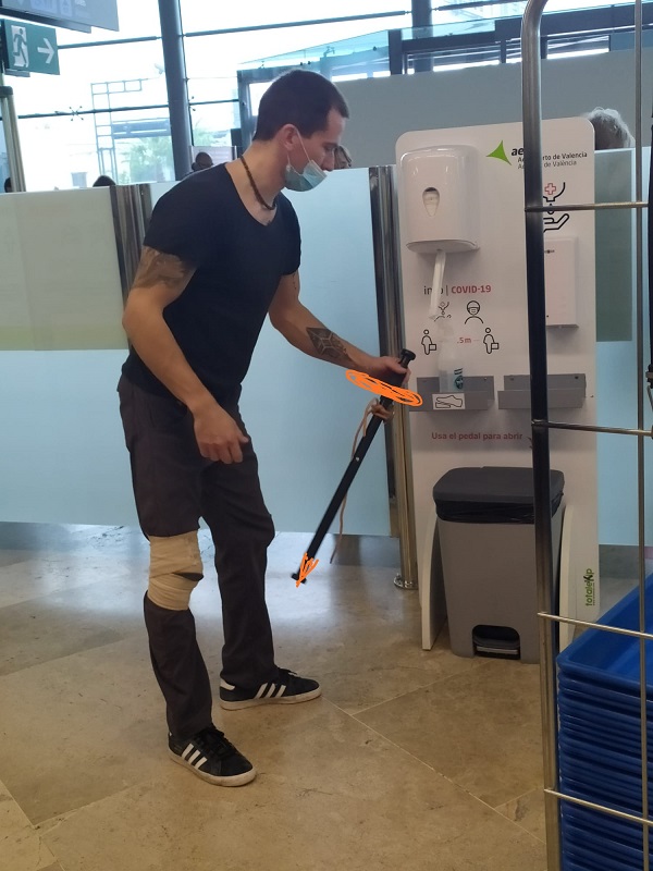 Kivi baca šipku (mač) u škovace!