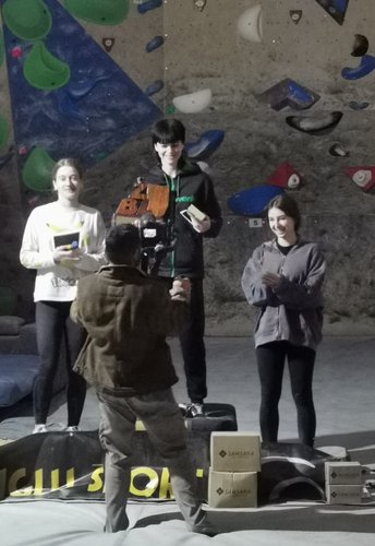 Mara i Lena na postolju sa Eni