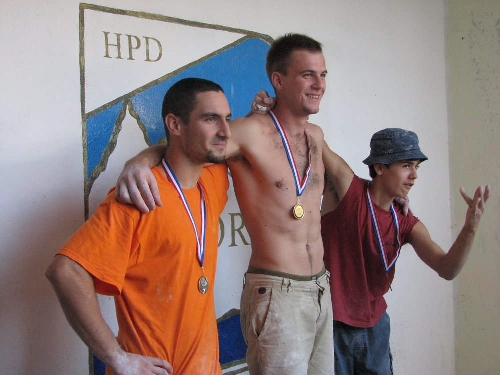 U Katakombama na postolju sa budućim ikonama scene Doturom i Pehijem!