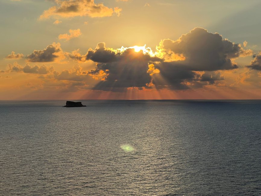 Zadnji zalazak 2023. i otočić Filfla za kojeg se vežu mnoge legende, a ujedno je i pomorska granica između Malte i Libije.