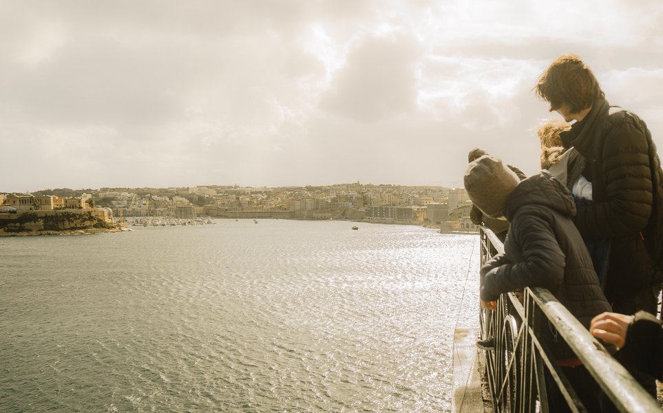 Grad sam po sebi nije posebno star jer se počeo razvijati tijekom 16. stoljeća kada je Jean Parisot de Valette vodia obranu otoka od Otomanskog carstva. Bla , bla, bla...