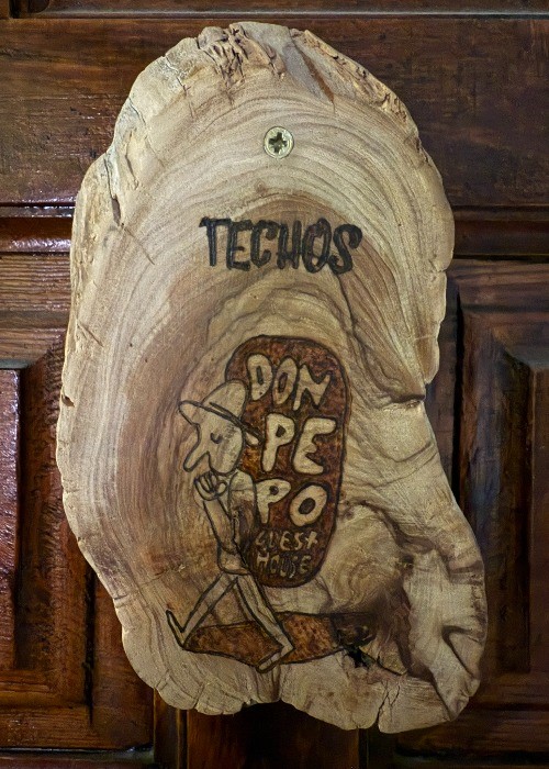 Ova soba se zvala Techos i u njoj je na krevetima sklepanim od paleta i kojekakvih madraca spavala petoročlana ekipa prigodno nazvana...