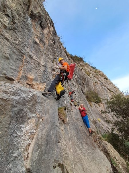 ... opremaju lipilom!